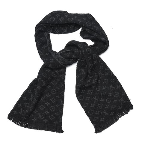 louis vuitton black wool scarf.